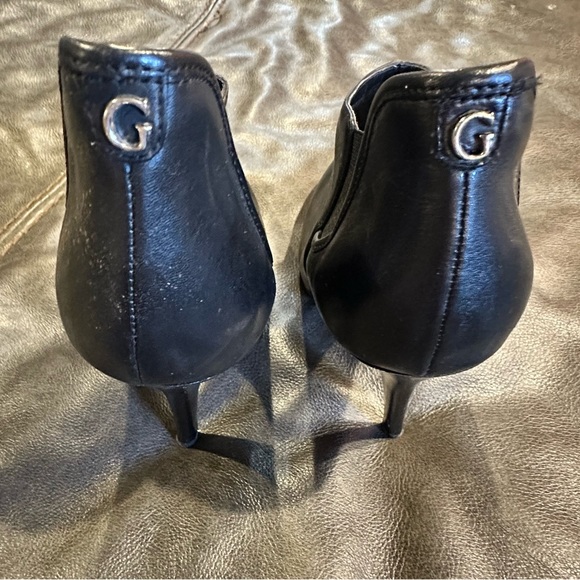 Guess black leather heal booties - Picture 2 of 7